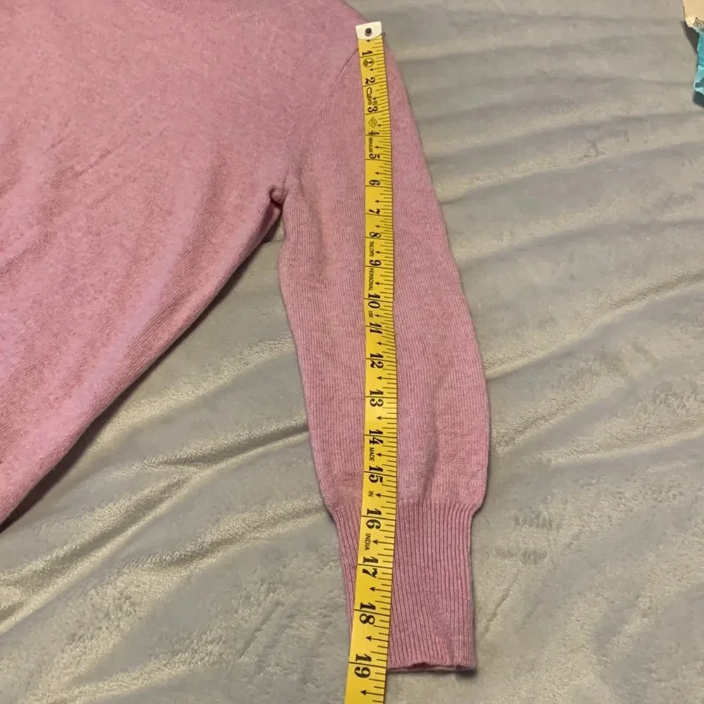 J crew size small light pink cashmere sweater crew neck long sleeve so soft